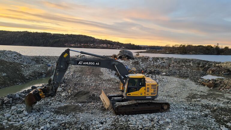 Graving ved vannkanten