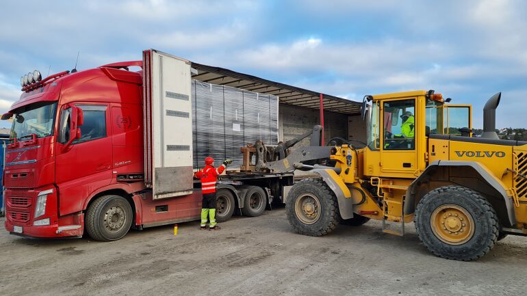 Hjullaster og lastebil